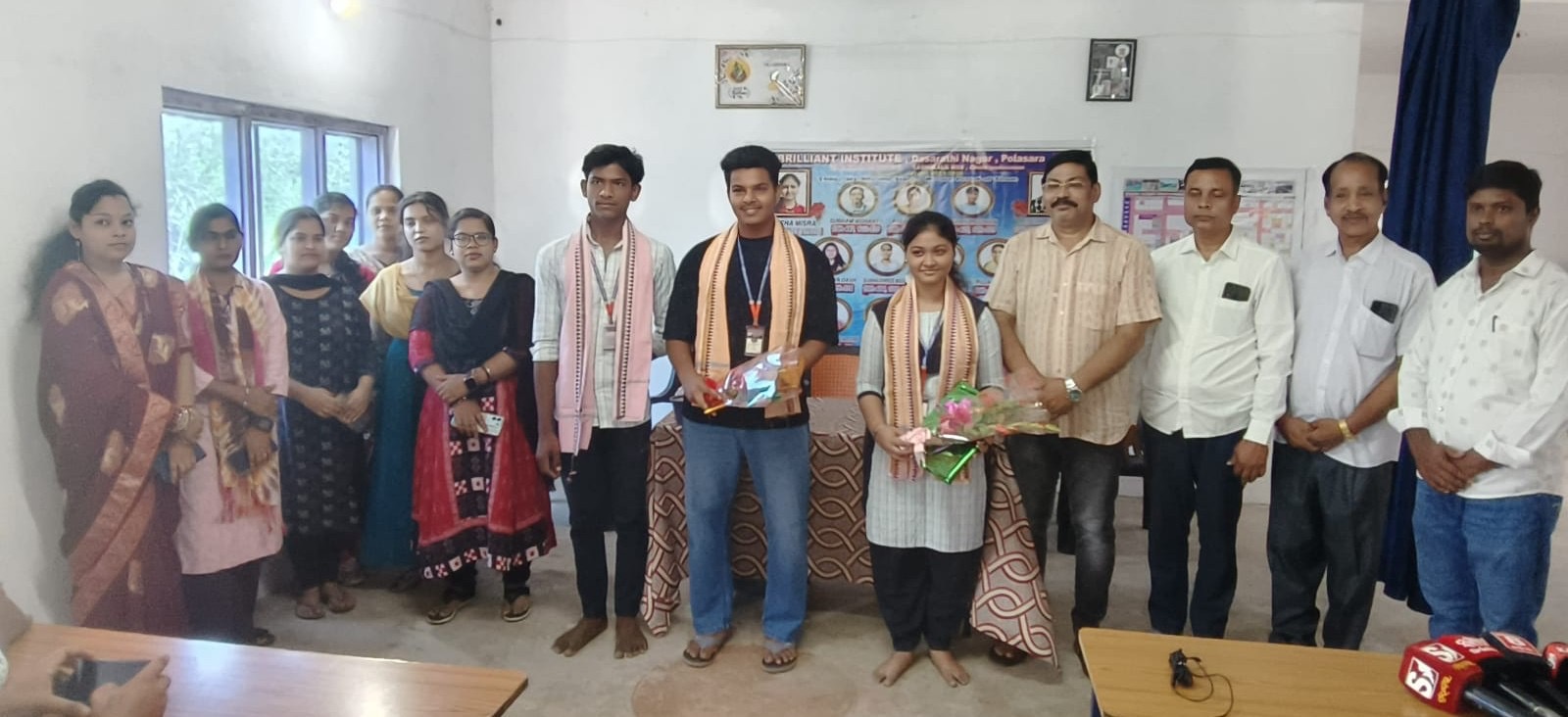 ଶଶିକଳା ଉଚ୍ଚ ମାଧ୍ୟମିକ ବିଦ୍ୟାଳୟ ପକ୍ଷରୁ ବ୍ଳକ ଟପ୍ପର ଦ୍ୱୟଙ୍କୁ ସମ୍ବର୍ଦ୍ଧନା।